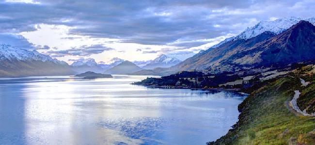 Stunning view of the Queenstown lake