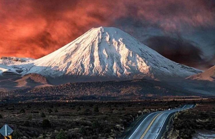 Grand roadside view of Mt Tongariro