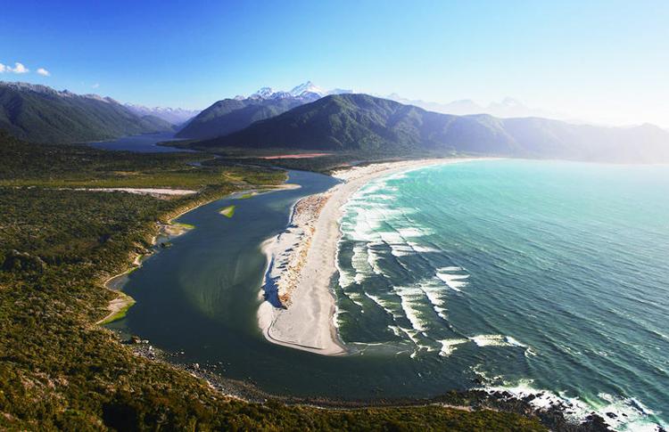 Hollyford track on South Coast